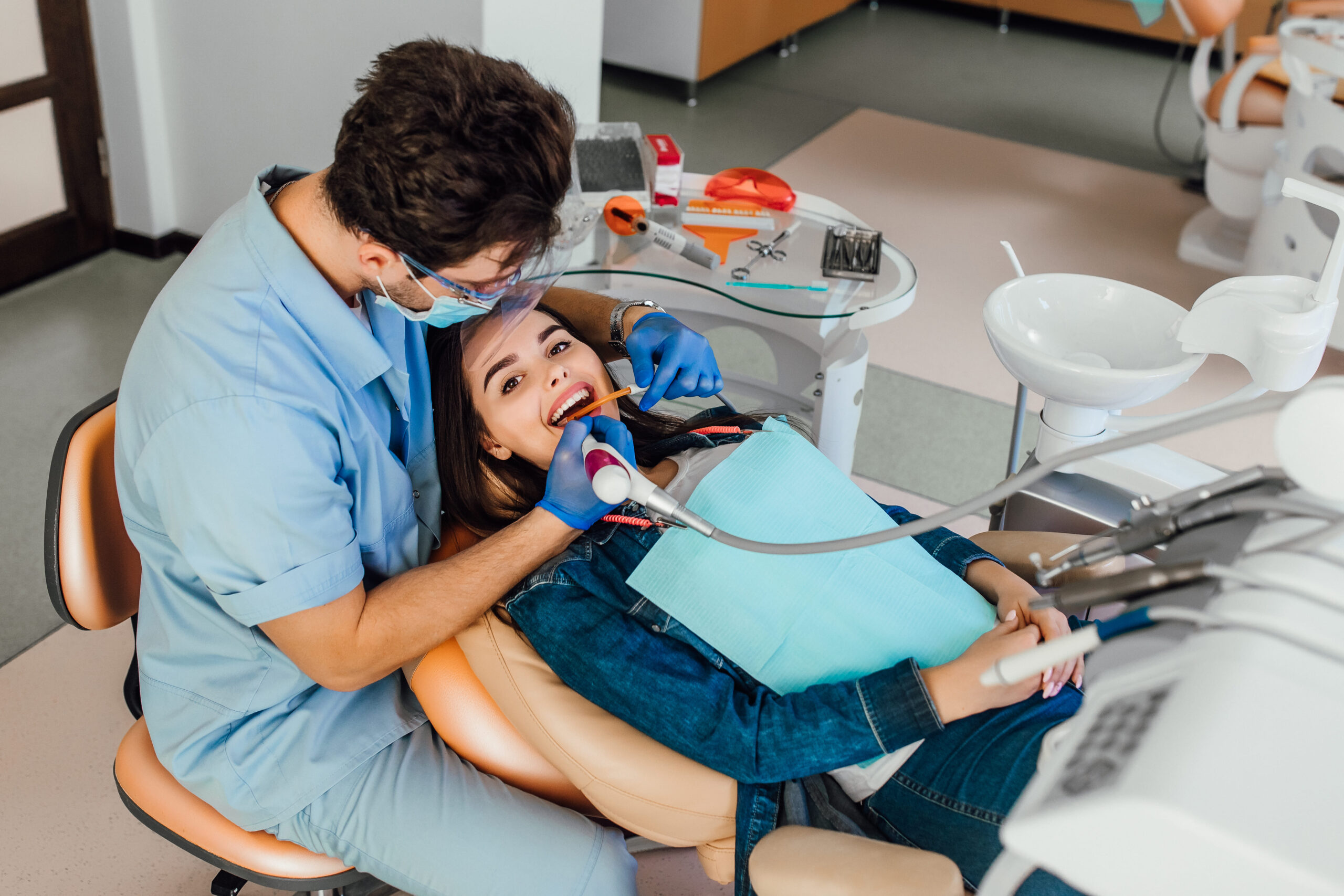 Стоматология на Оболони поможет справиться с зубной болью