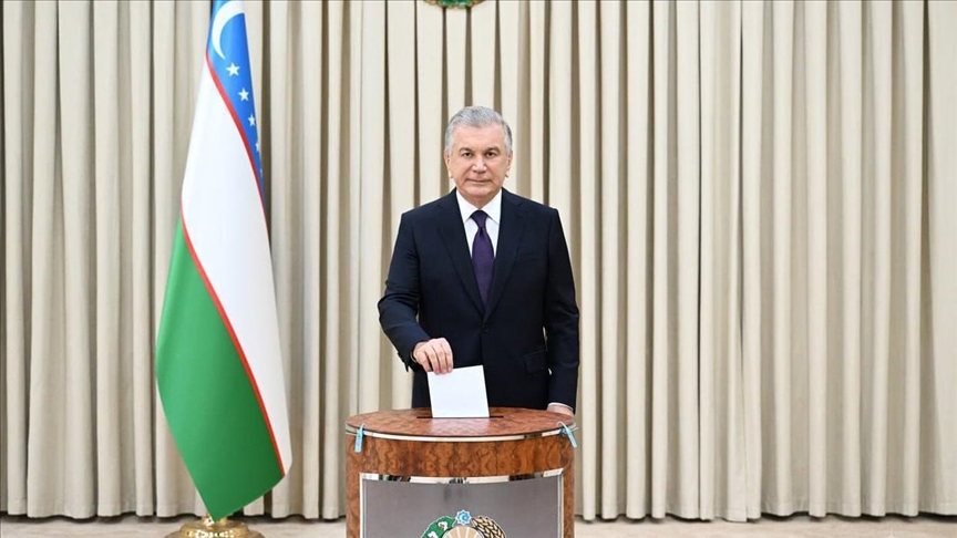 Shavkat Mirziyoyev avec un autre président